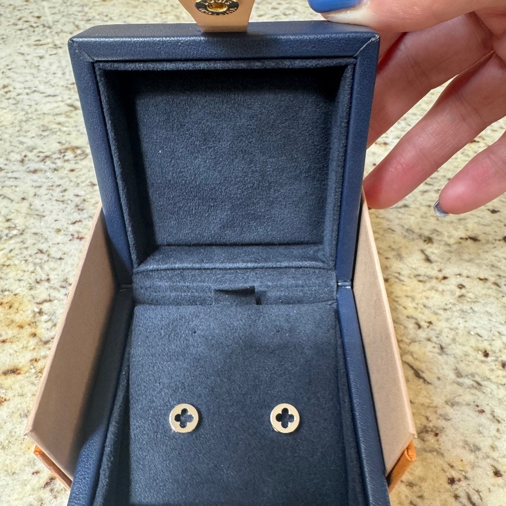 Louis Vuitton Empreinte Ear Studs, White Gold - Picture 2 of 4
